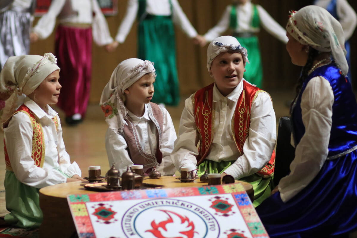 Godišnji koncert KUD-a „Ilijaš“: Građani uživali u večeri folklora i tradicije